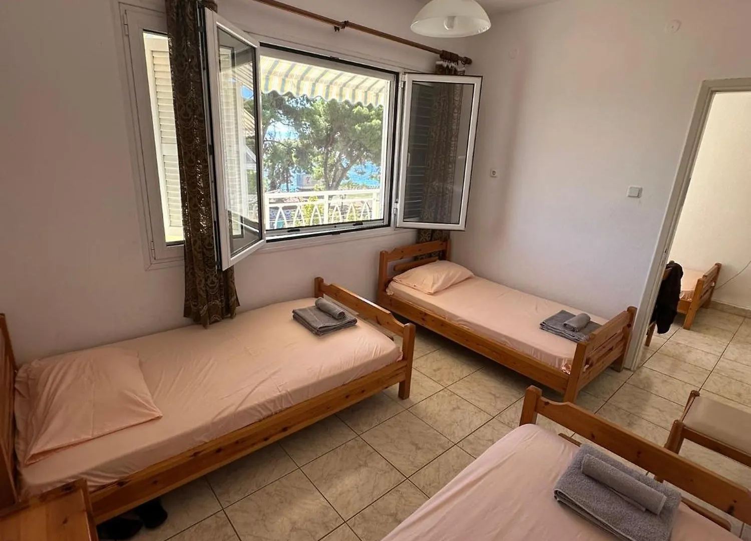 Tsatsalmas Rooms With Sea View II Метаморфоси 0*,  Греция